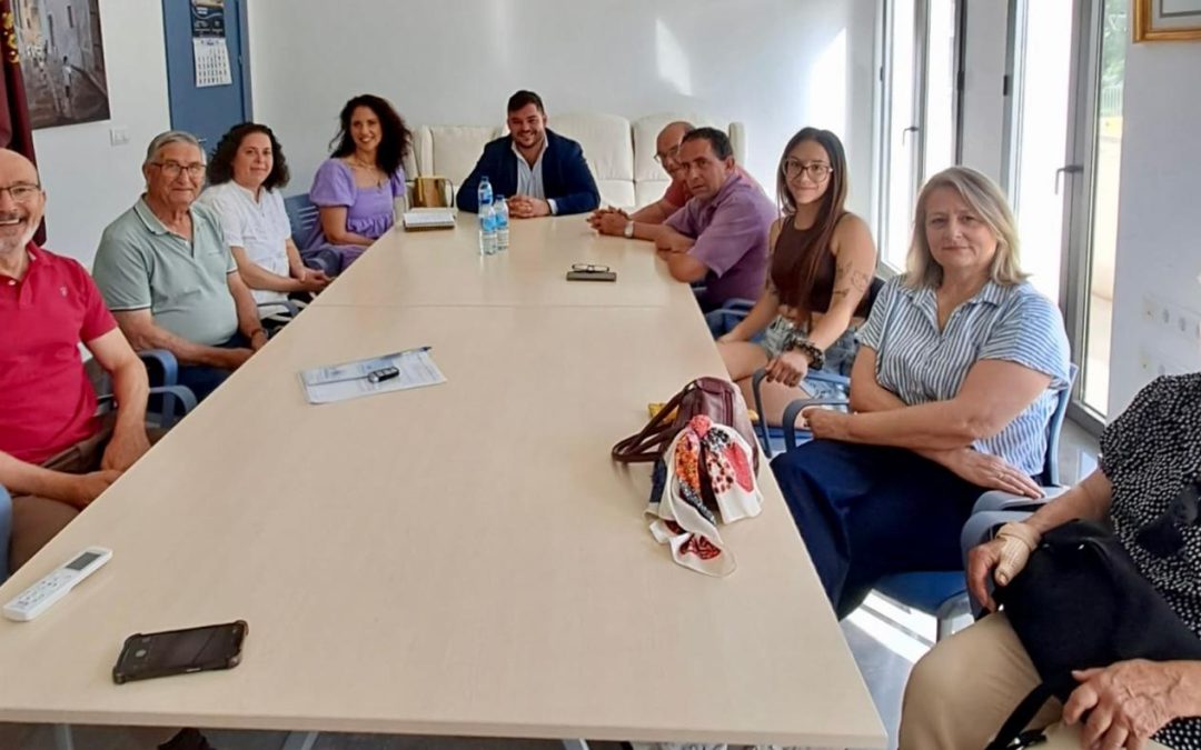 EL ALCALDE DE ARCOS SE REÚNE CON AFEMEN PARA AGILIZAR LA RESPUESTA MUNICIPAL A LAS DEMANDAS DE LA ASOCIACIÓN