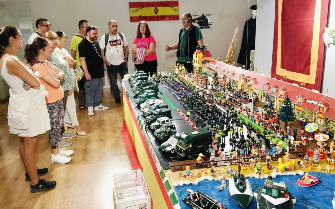 AFEMEN UBRIQUE VISITA LA XI EXPOSICIÓN “LA GUARDIA CIVIL EN PLAYMOBIL”: UN HOMENAJE QUE UNE MEMORIA, VALORES Y SOLIDARIDAD