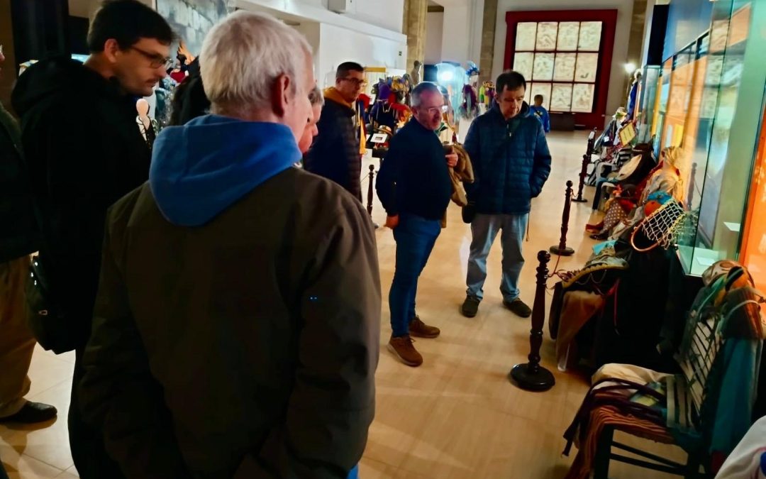 AFEMEN SANLÚCAR VISITA LA EXPOSICIÓN DE PINTURA Y TIPOS DE CARNAVAL EN EL CENTRO LA VICTORIA