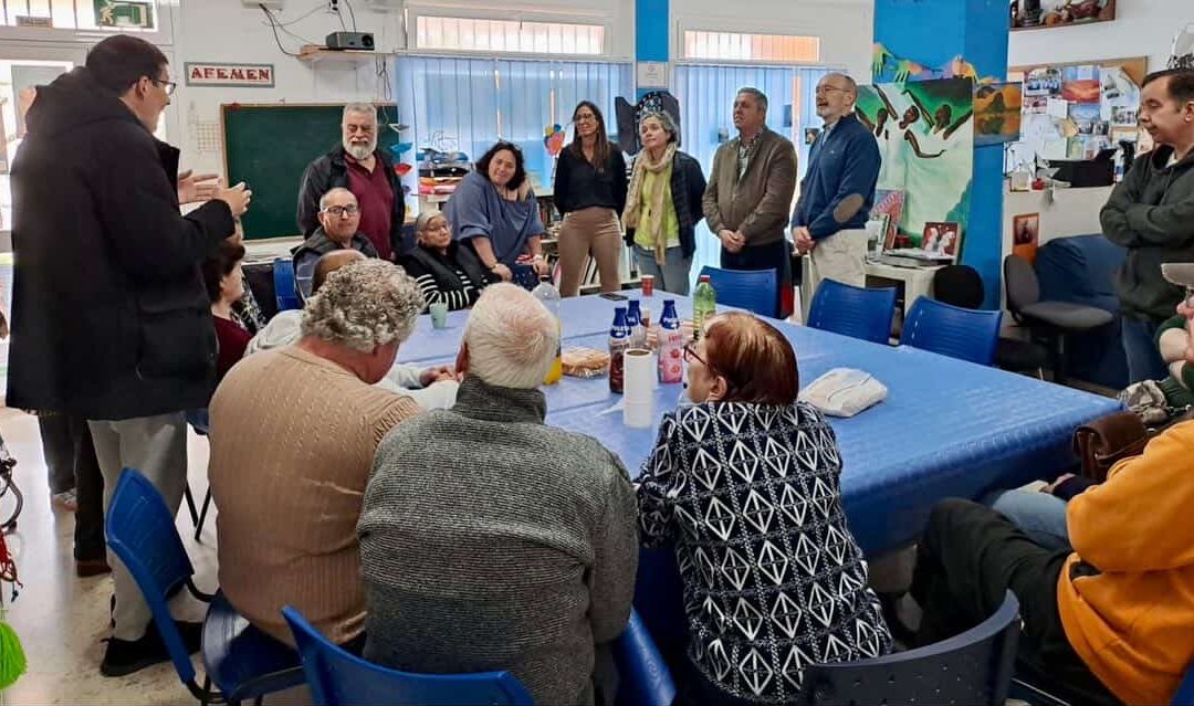 EL CONCEJAL DE SERVICIOS SOCIALES DE SANLÚCAR CONOCE DE PRIMERA MANO LA LABOR DE AFEMEN Y LAS NECESIDADES DE SU CENTRO SOCIAL