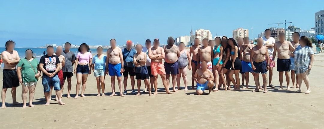 AFEMEN INAUGURA LA TEMPORADA DE PLAYA CON UNA CONVIVENCIA EN LA PLAYA DE LA VICTORIA
