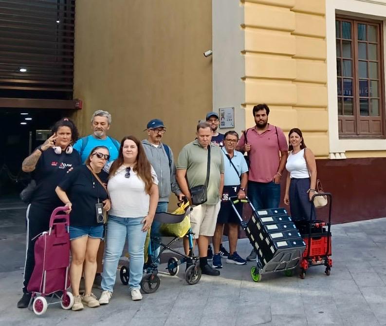 EL AYUNTAMIENTO DE CHICLANA DONA CINCO ORDENADORES AL CENTRO SOCIAL DE AFEMEN CHICLANA