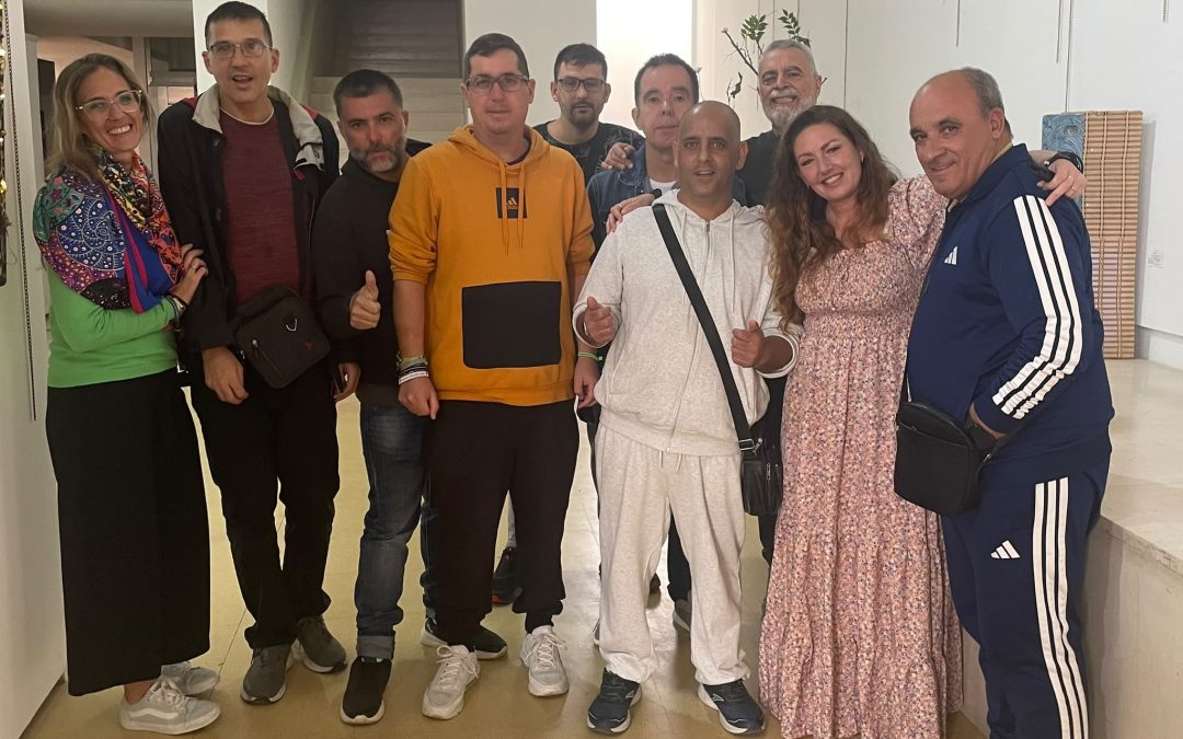 AFEMEN SANLÚCAR VISITA LA EXPOSICIÓN «SIEMPRE HAY LUZ», DE SILVIA SALAFRANCA